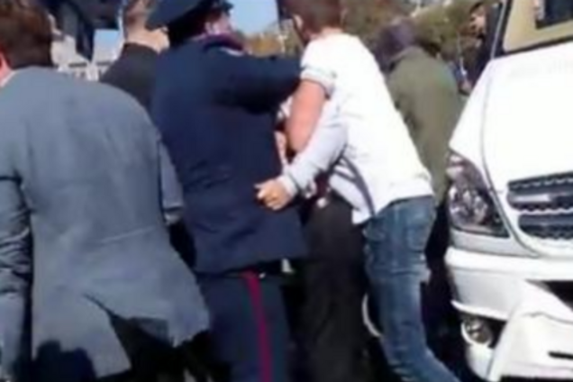 Шуфрич в Одессе убегал на автобусе, на котором в феврале везли титушек в Киев - СМИ