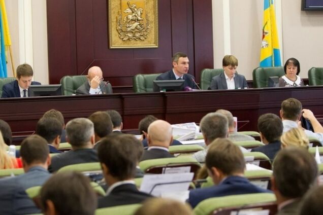 Киевсовет платит за заседания в чужом здании по 800 грн за час