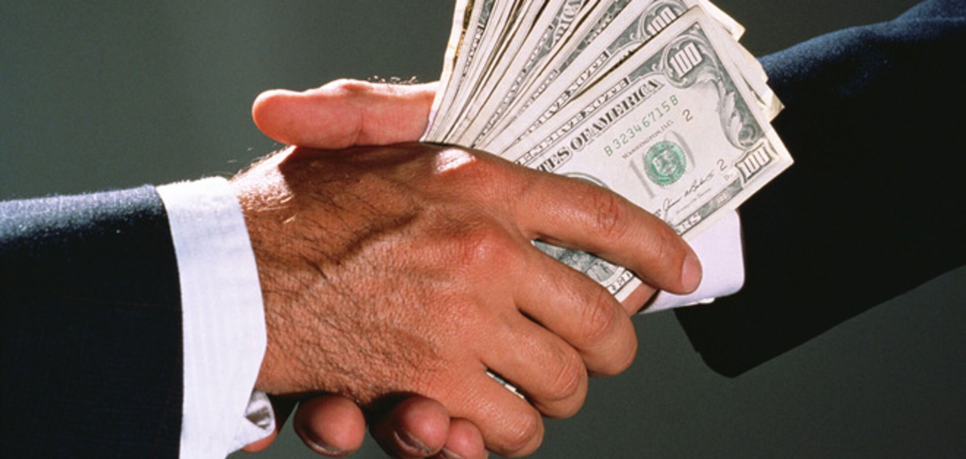 'Революционный' тандем Мартыненко-Салютина отменял невыгодные тендеры по закупке лекарств