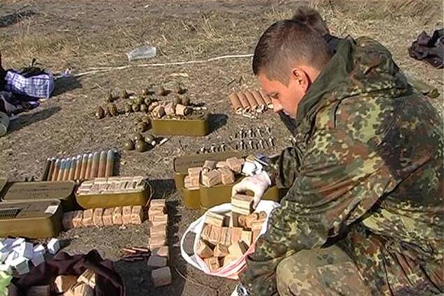 На одном из блокпостов Запорожья за обшивкой авто нашли гранатометы, взрывчатку и 10 тысяч патронов