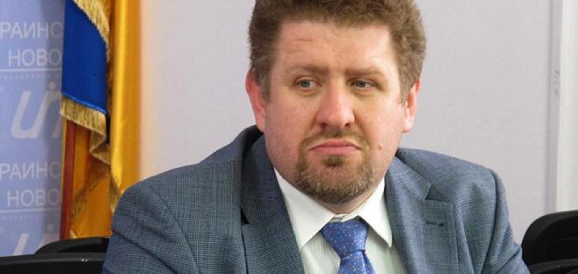 Политолог: скоро толпа будет бросать в мусорные контейнера саму власть