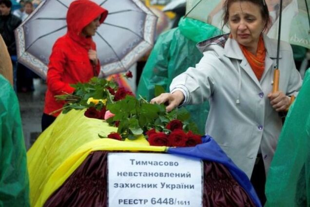 Тела 800 погибших в зоне АТО украинских военных до сих пор не опознали - МВД