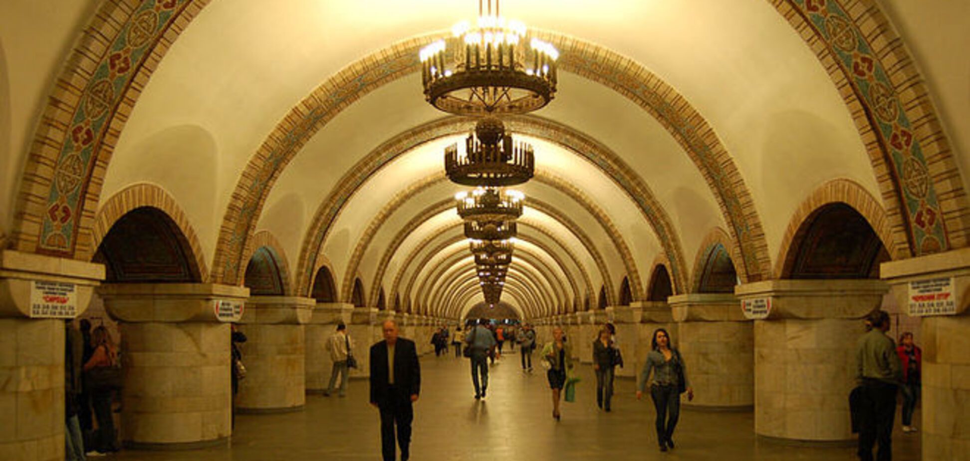 В киевском метро из-за поломки поезда было остановлено движение в сторону 'Золотых ворот'