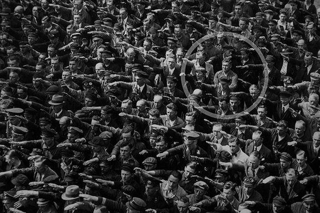 Гениальный урок манипулирования массовым сознанием, который откроет вам глаза