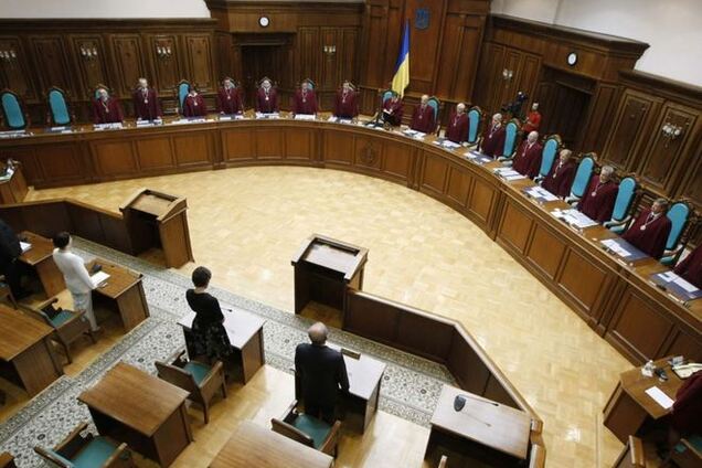 КСУ открыл производство по языковому закону Кивалова-Колесниченко