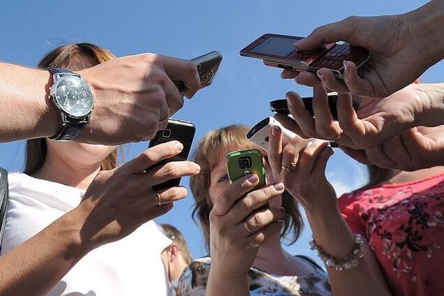 В Таджикистане отключили SMS из-за митинга оппозиции