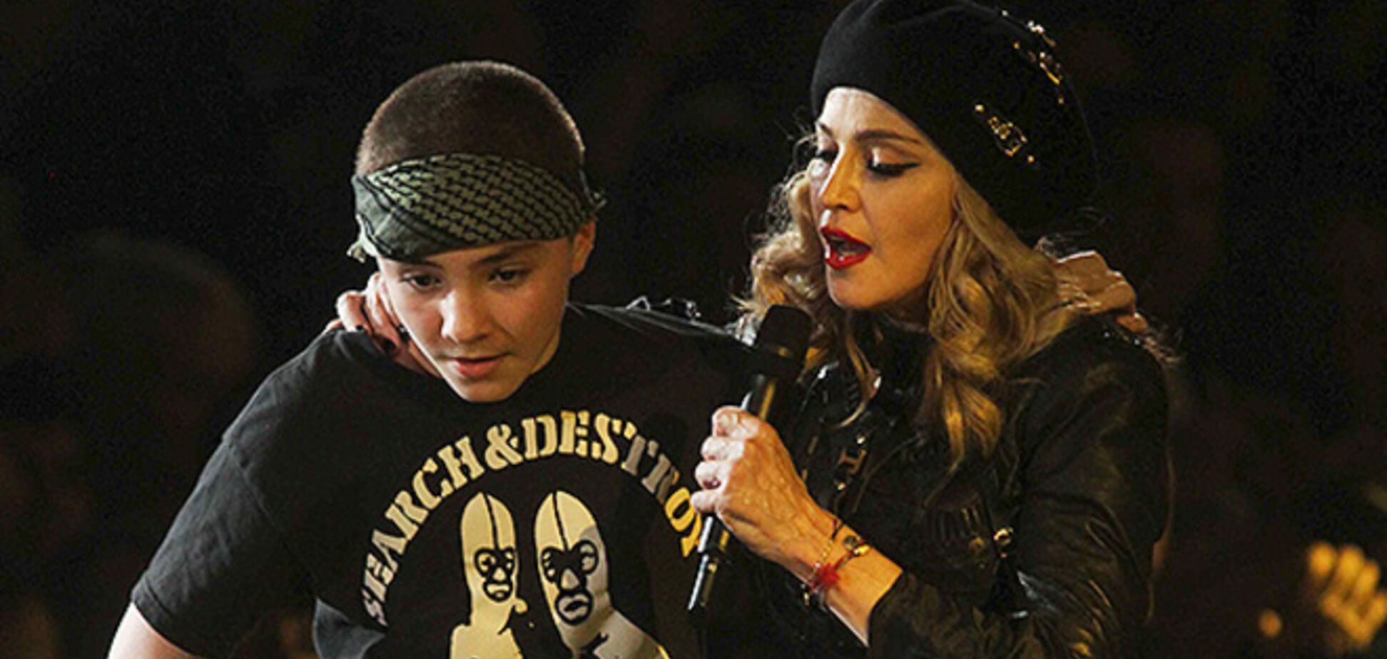 14-летний сын Мадонны спровоцировал громкий скандал