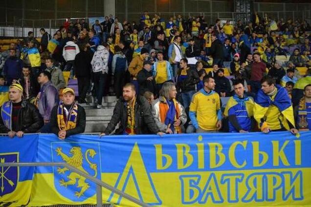 Восемь украинских фанов осудили в Беларуси, троих отпустили