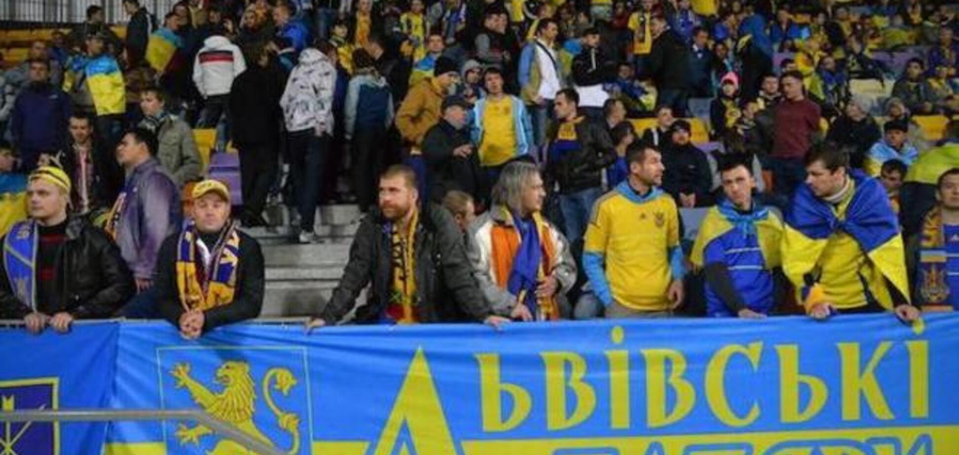 Восемь украинских фанов осудили в Беларуси, троих отпустили