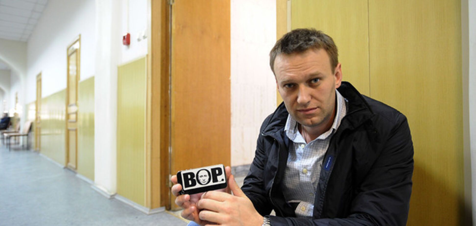 Московский суд продлил домашний арест Навальному