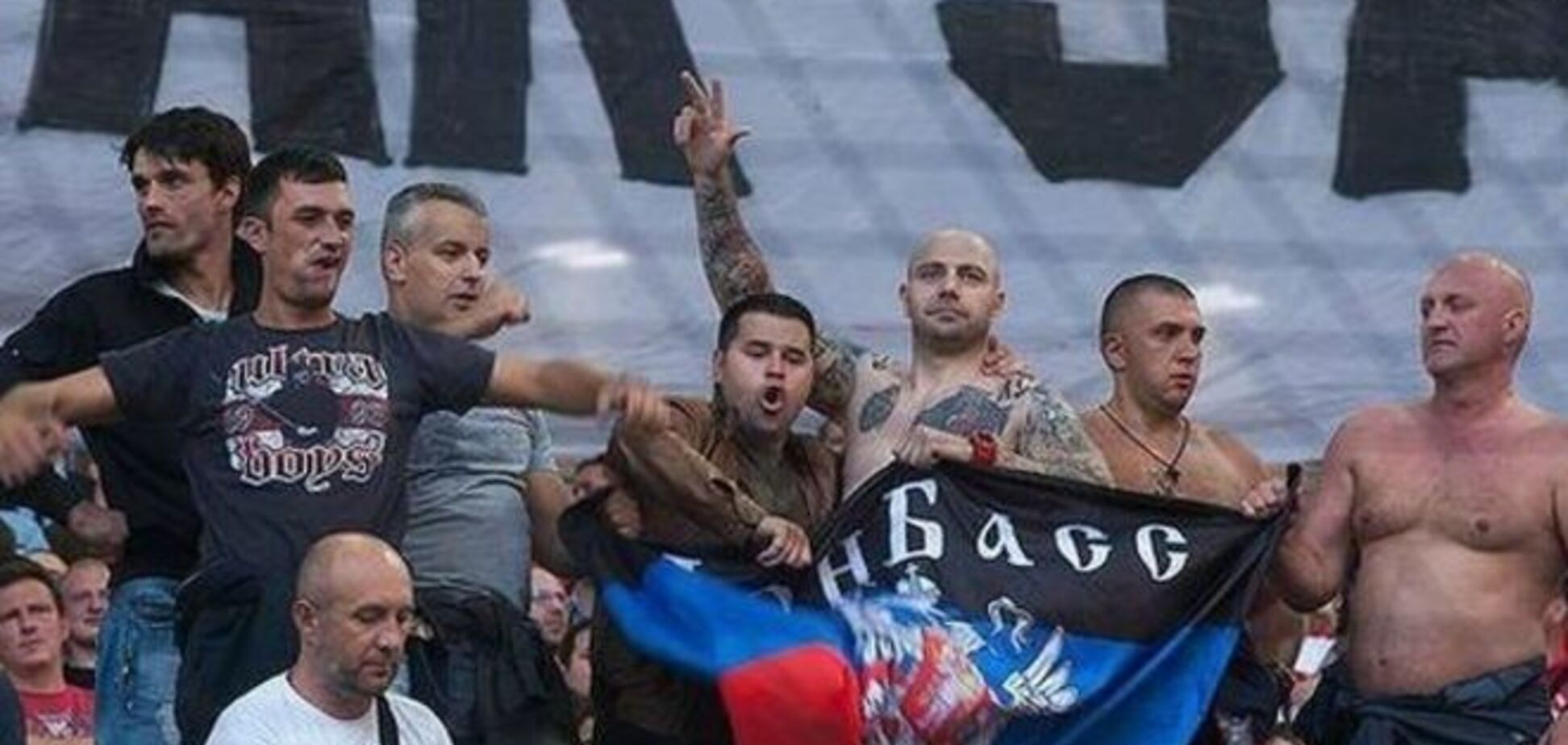 Россияне устроили провокацию с флагом террористов ДНР на матче в Швеции