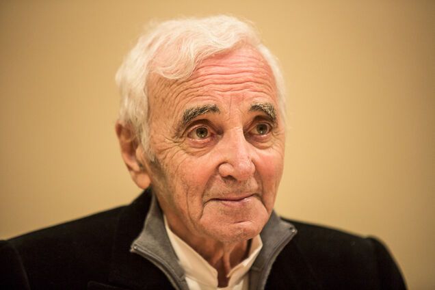 90-летний Шарль Азнавур госпитализирован в клинику Женевы