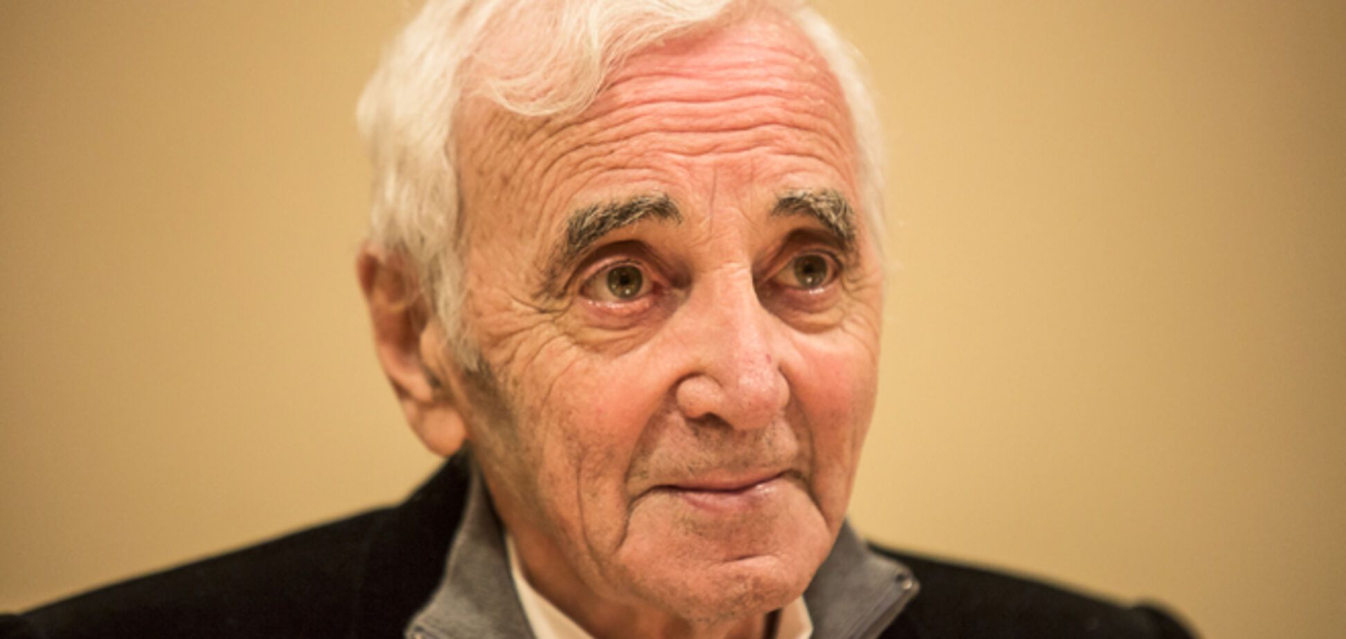 90-летний Шарль Азнавур госпитализирован в клинику Женевы