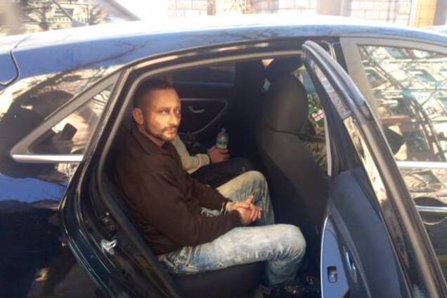 'Айдар' задержал милиционеров-предателей, которые хотели расстрелять мирных жителей