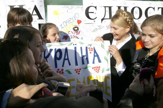 Тимошенко в Сумах встретилась с участниками детского городского конкурса рисунка на асфальте