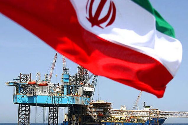 Иран вслед за Саудовской Аравией снизил цены на нефть