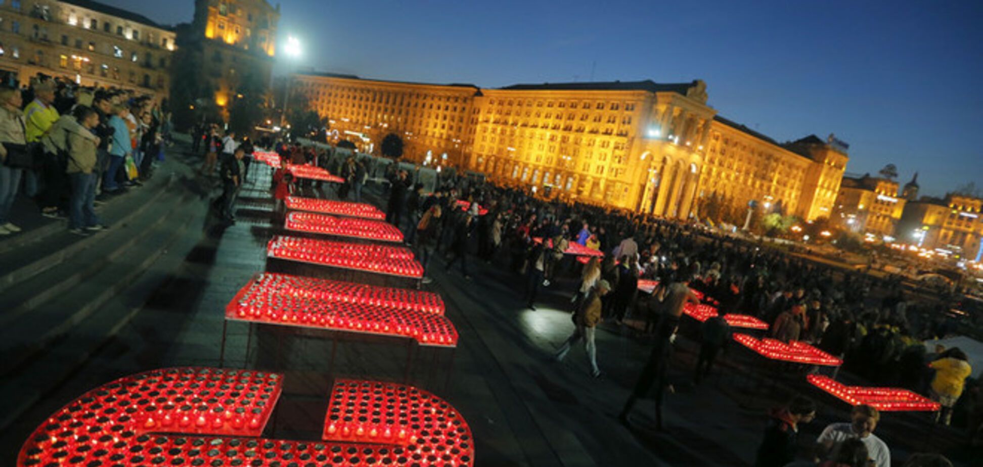 На Майдані запалили тисячі свічок в пам'ять про загиблих героїв: опубліковано фото