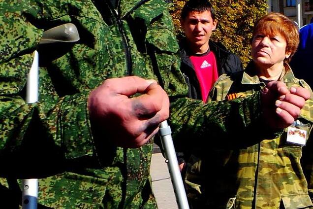 В Донецке люди со свастикой требовали отменить 'выборы' и объявить войну Украине