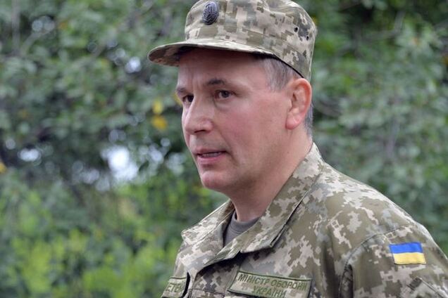 Порошенко уволил министра обороны Гелетея