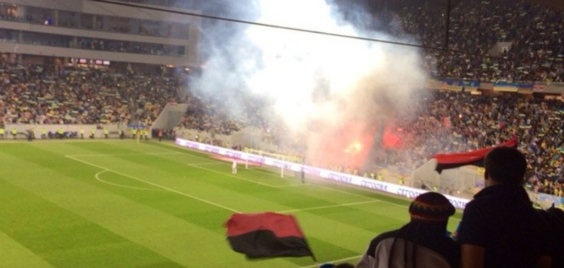 Матч Украина – Македония был прерван из-за болельщиков: видео момента