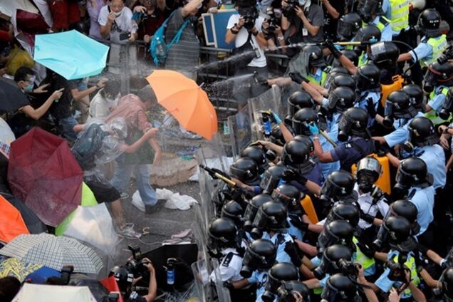 Майдан в Гонконге могут разогнать с 'минимальным применением силы'