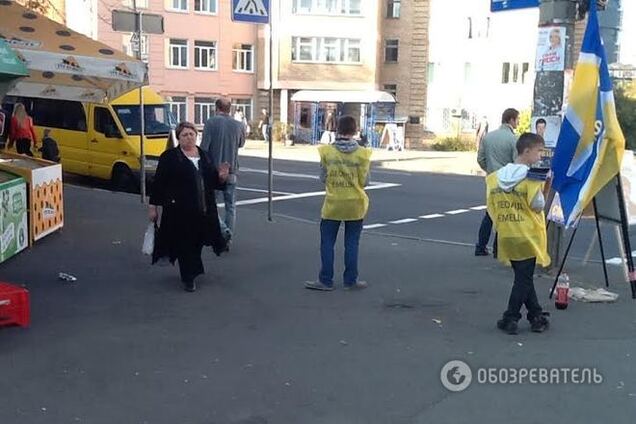 Выборы-2014. На фото сняли, как в партии Яценюка эксплуатируют детей
