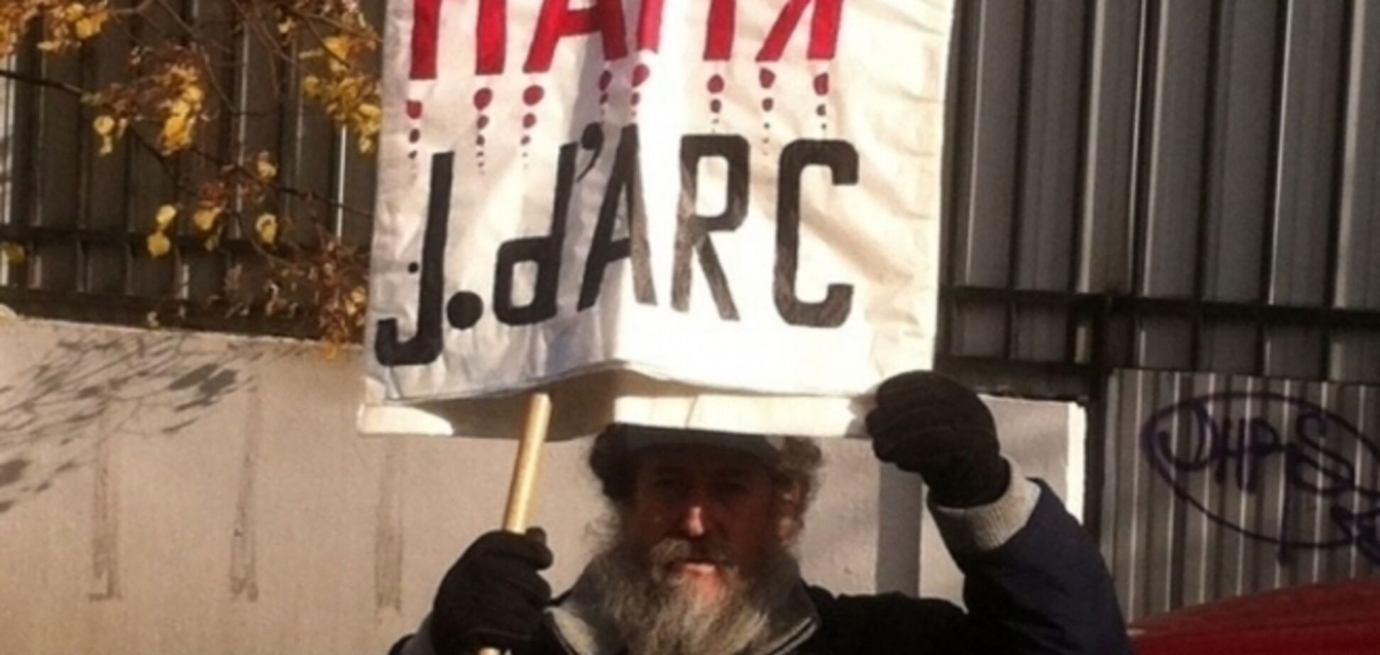 Мужчину, пикетировавшего московский суд в поддержку Савченко, задержали