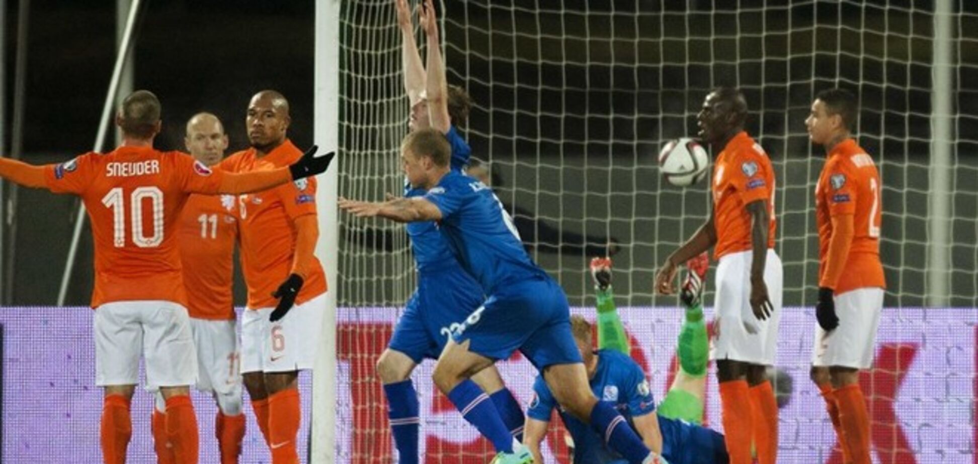 Нидерланды сенсационно проиграли Исландии в отборе на Евро-2016: видео голов