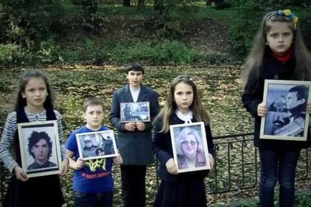 Дети с фотографиями героев Небесной Сотни обратились к избирателям