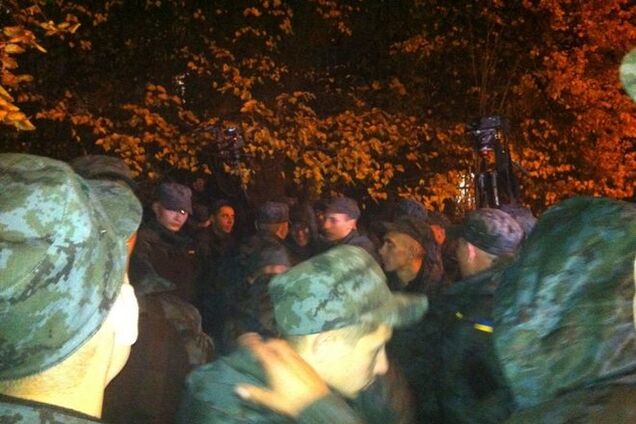 На Банковой остаются около сотни строчников Нацгвардии