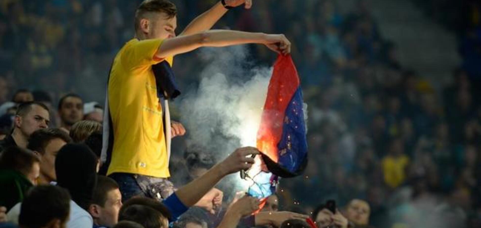 Украинские фанаты сожгли флаг 'ДНР' на игре с Македонией