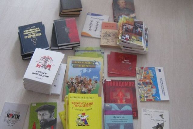У сімферопольській школі вчителі на очах дітей порвали українські книжки