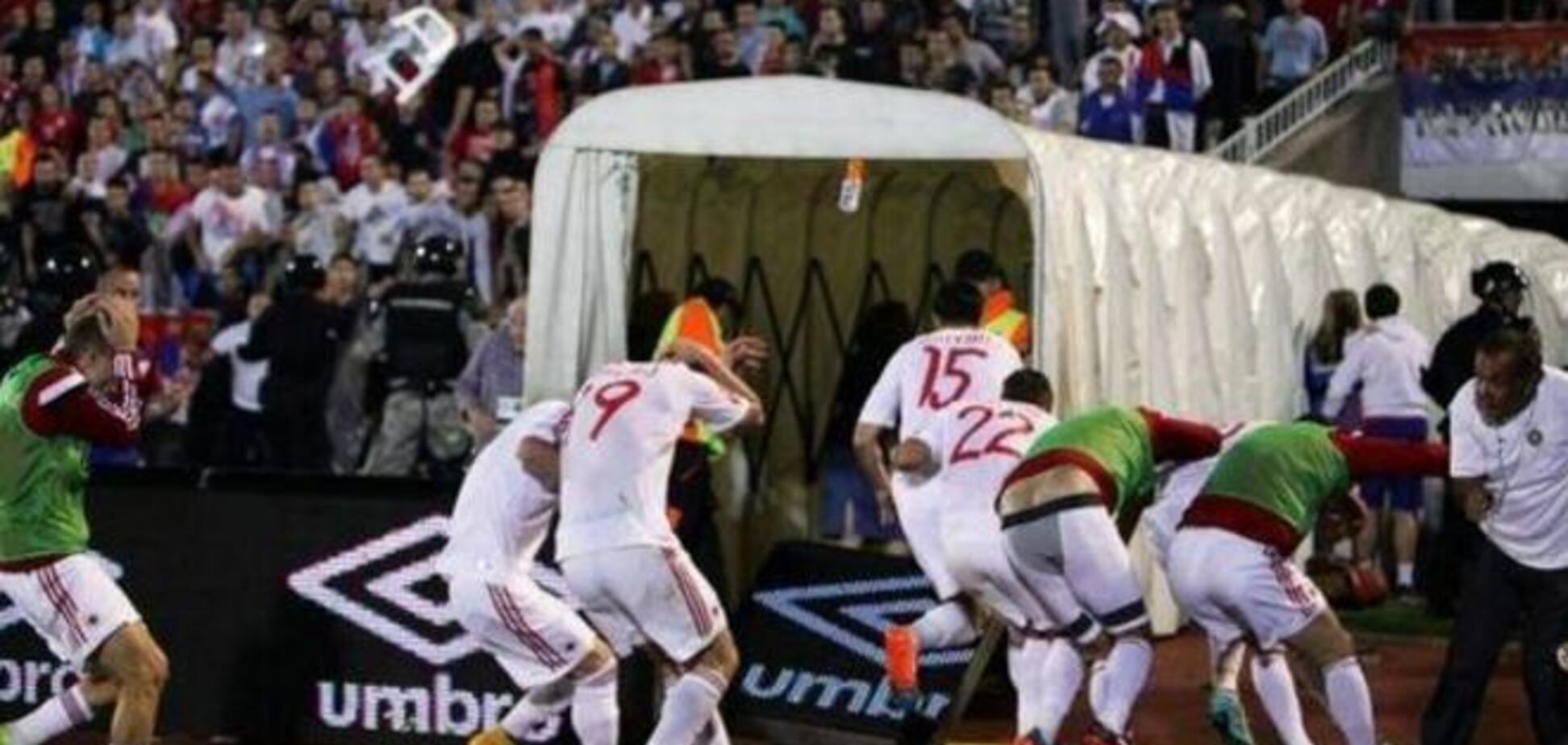Фанаты сорвали матч отбора Евро-2016 Сербия – Албания: видео инцидента