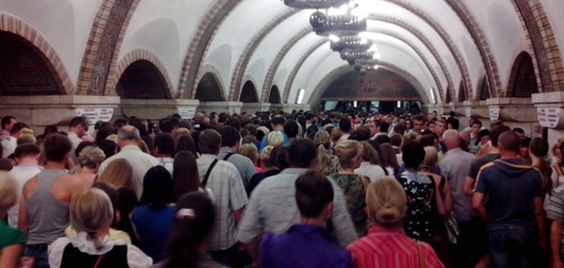 У київському метро загубилася 29-річна дівчина з нестійкою психікою