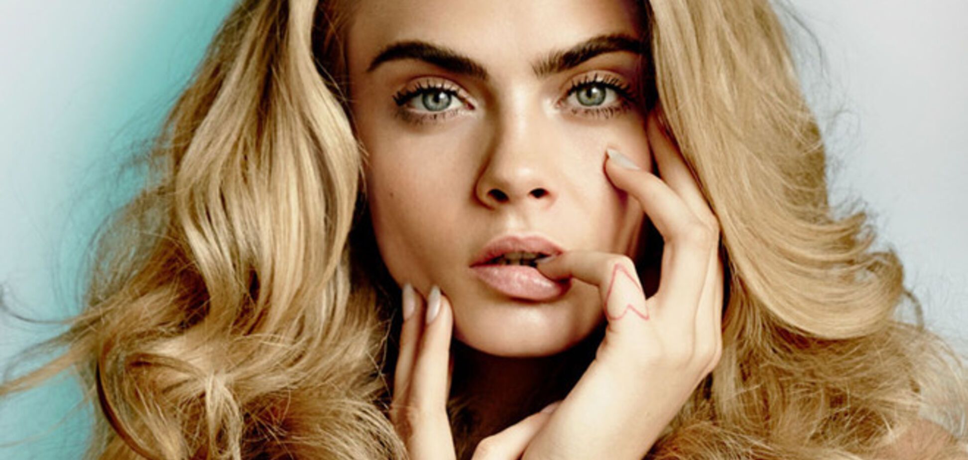 Новоиспеченная актриса Кара Делевинь во всей голой красе