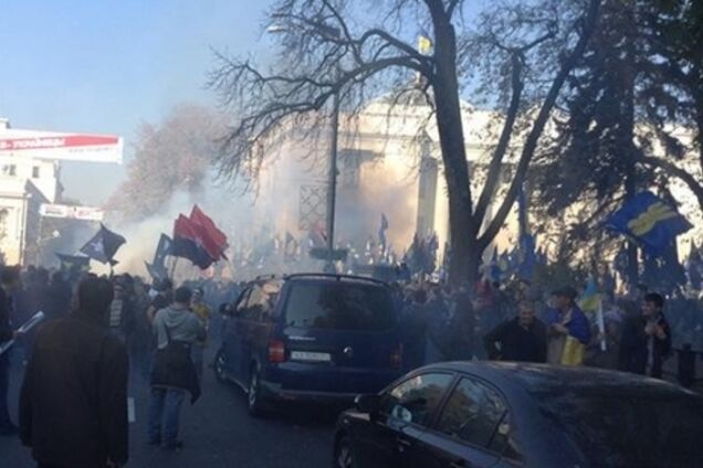 Сторонники 'Свободы' согласились уйти прочь от здания Рады