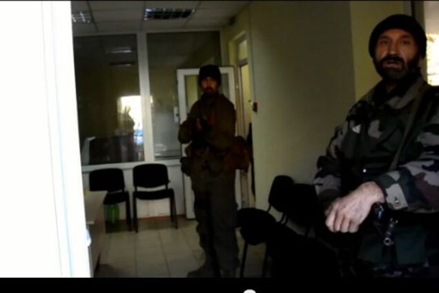 Появилось видео, как охранники 'ЛНР' расстреливают 'ополченцев', претендующих на участие в 'выборах'