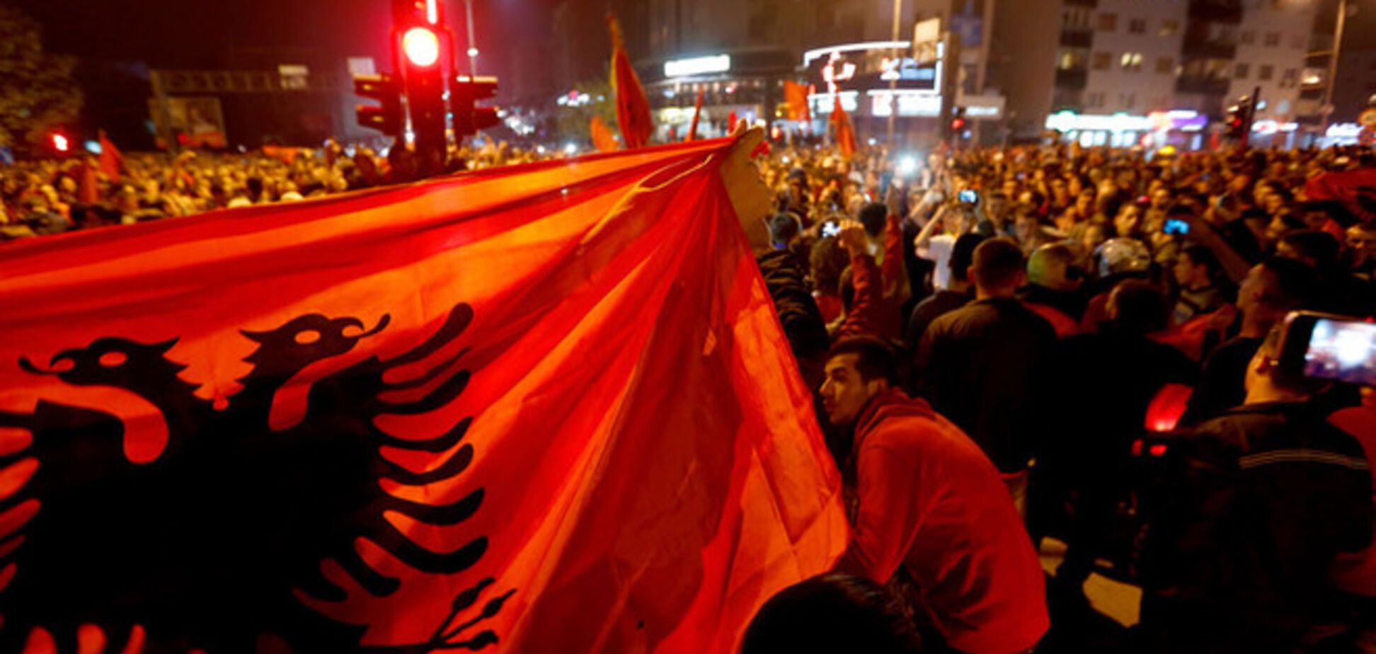 В Косово разгорелись серьезные беспорядки после срыва матча Сербия - Албания