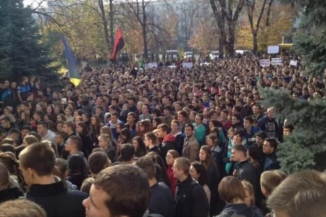 Под Минобразования студенты пытались устроить беспорядки