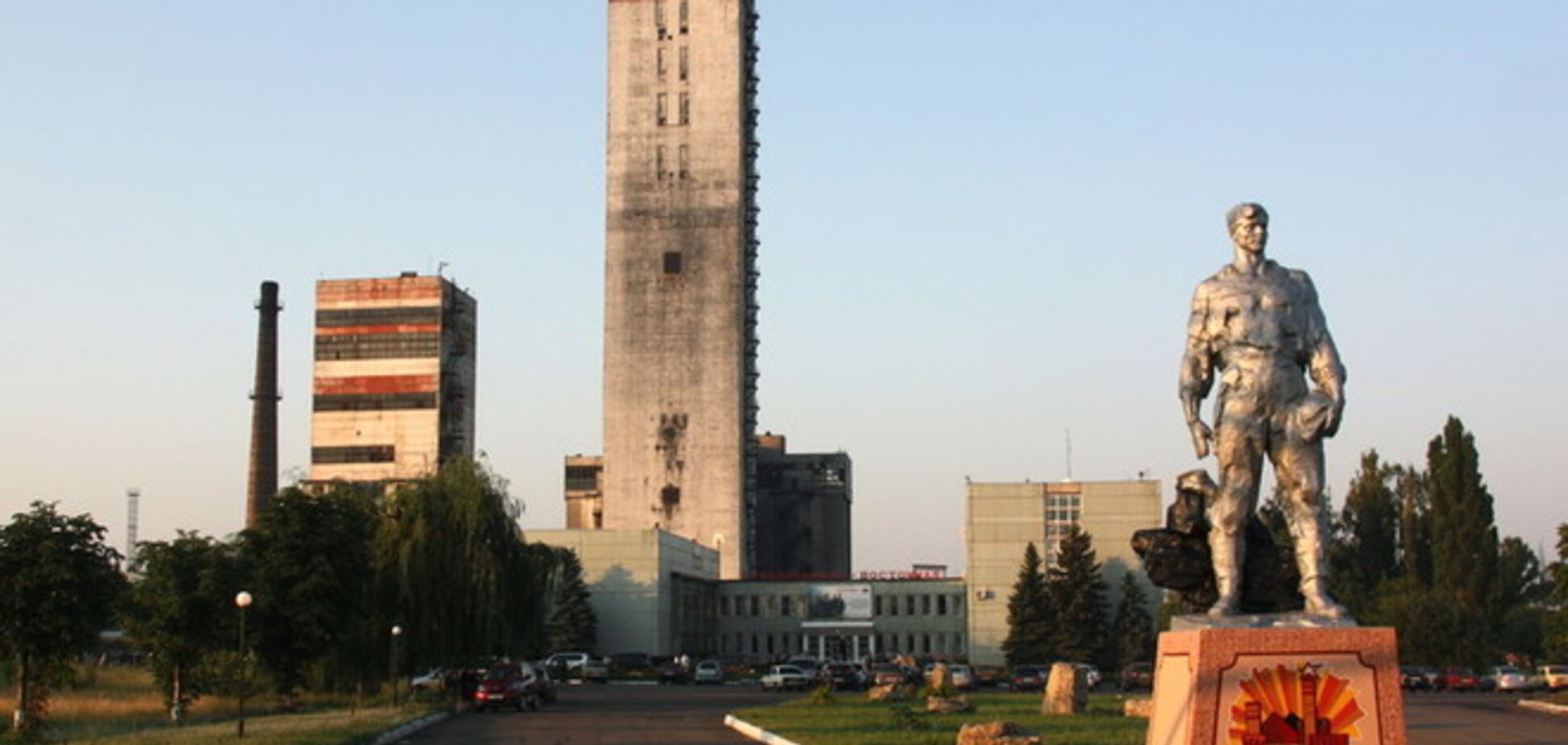 У Донецьку через обстріли почалися загоряння в районі шахти 'Жовтневий рудник'