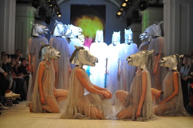 На Ukrainian fashion week блистали звезды и скакали полуголые 'кони'