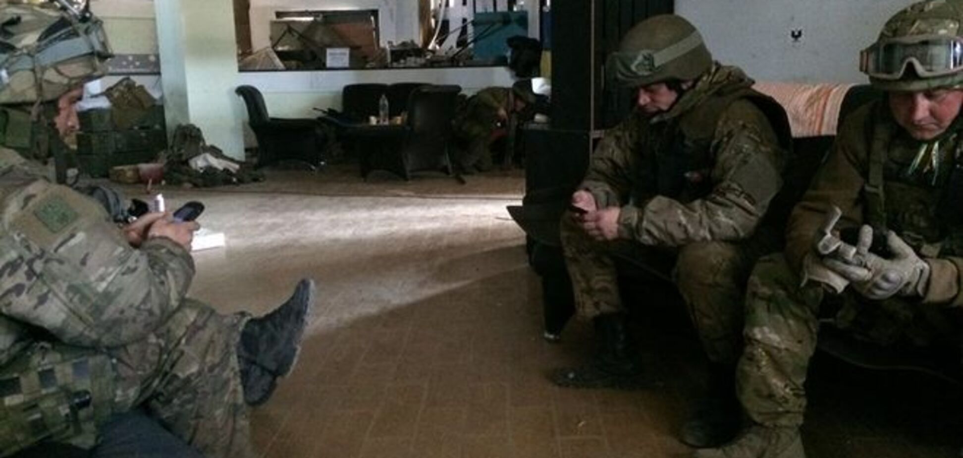 Советник Порошенко опубликовал новые фото 'киборгов на трансформерах' из донецкого аэропорта