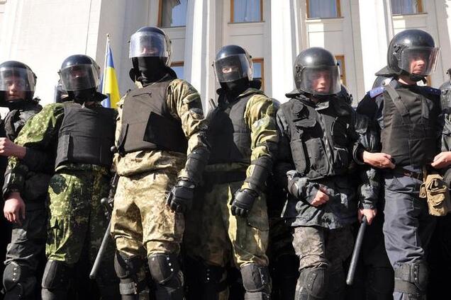 Журналистка о столкновениях под Радой: я боялась повернуться спиной в ту сторону, где раньше стояли 'свои'