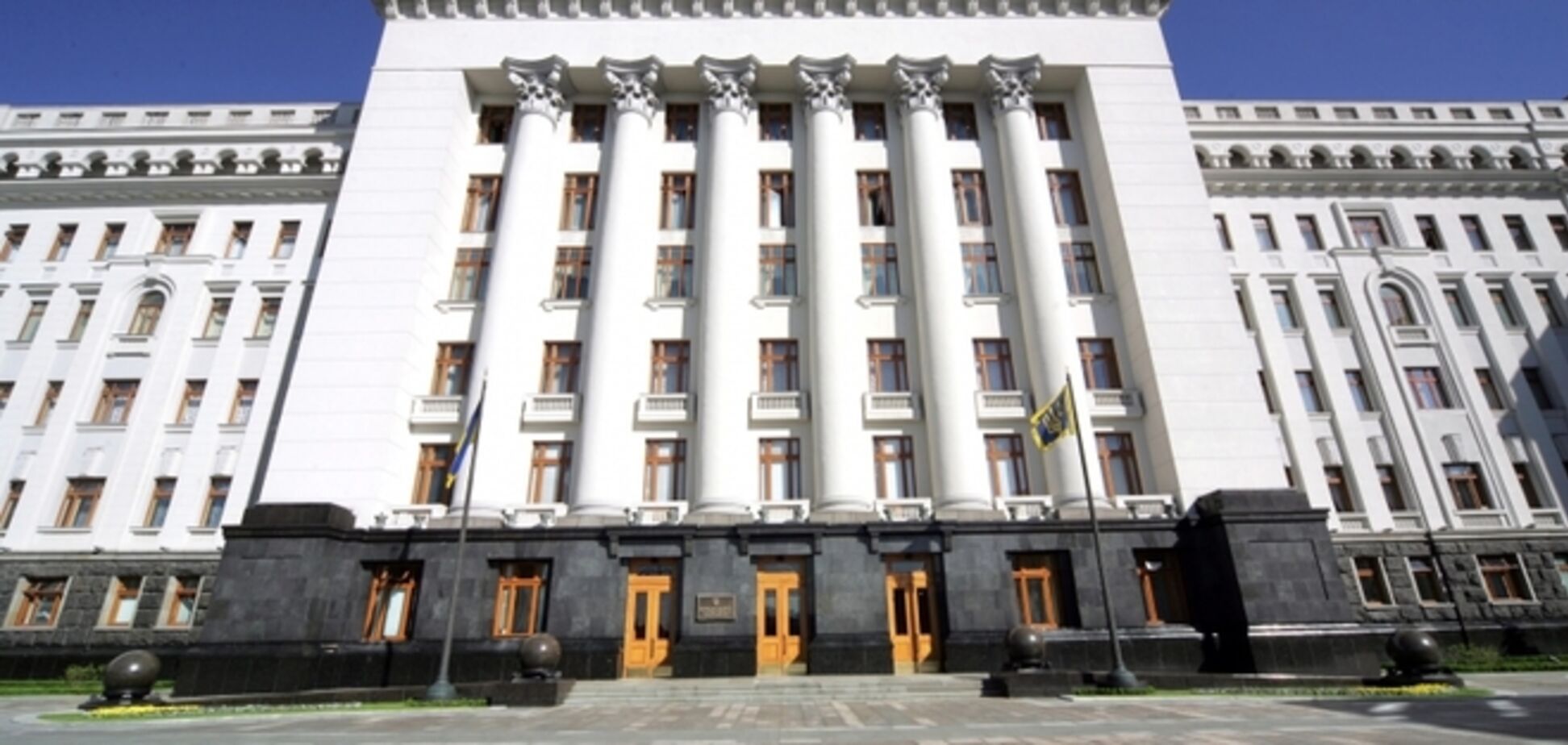 В администрации Порошенко люстрировали уже половину своих сотрудников