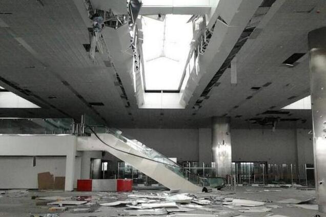 Терористи обстріляли донецький аеропорт з танків