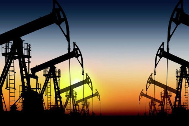 Рекордное падение: цена на нефть опустилась ниже $83