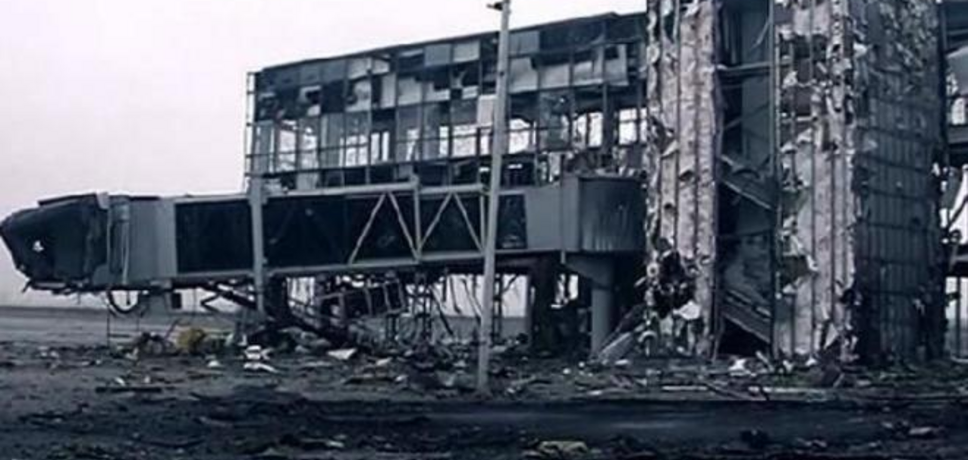 Боевики 40 раз обстреляли позиции сил АТО, бульдозером прорываются к аэропорту: погиб военный