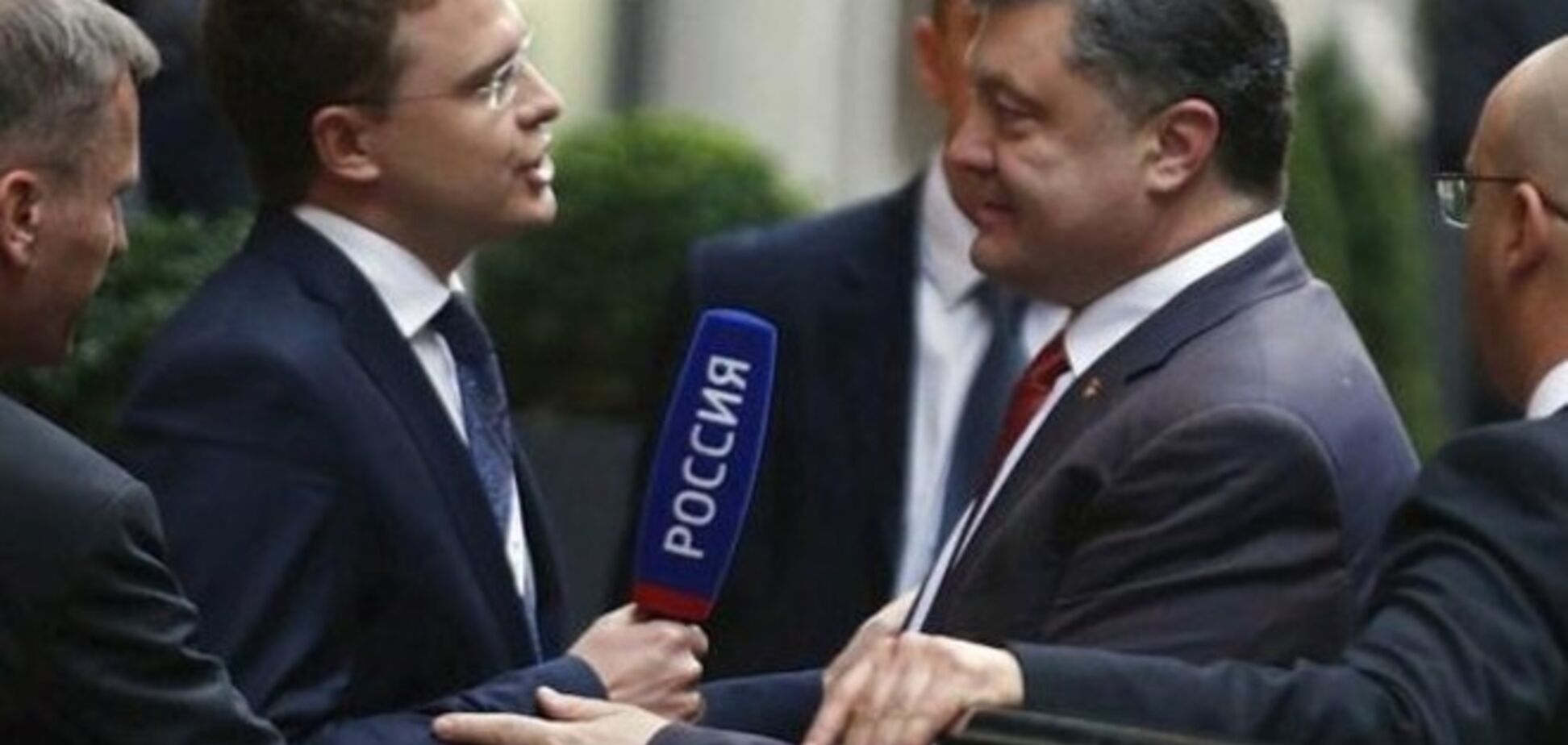 Порошенко в Милане проигнорировал российского журналиста: опубликованы фото