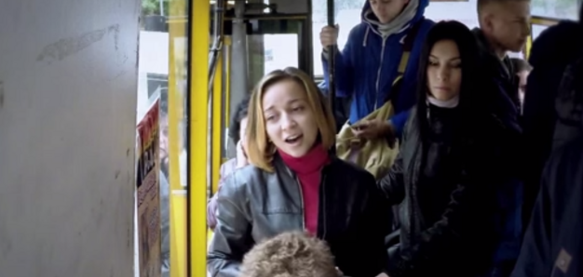 Как жители Киева реагируют на спонтанное исполнение гимна Украины: видео эксперимента