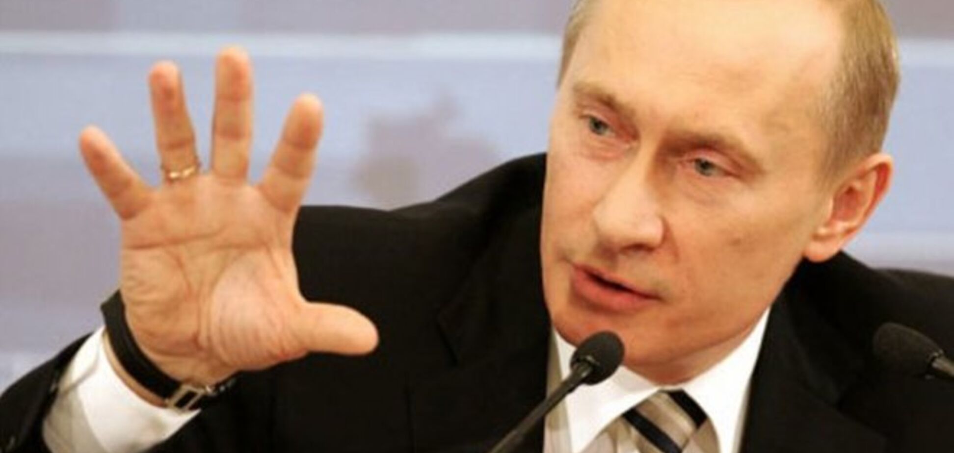 Друзья Путина хотят выкупить одну из последних независимых газет в России – Bloomberg